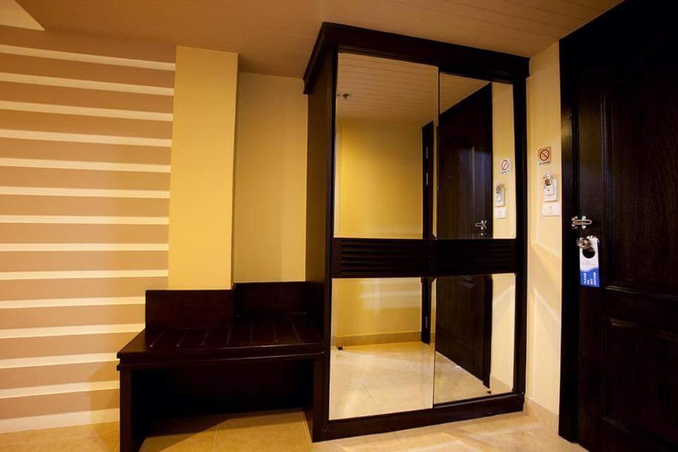 J&Y Lodge Hotel Chonburi Exteriér fotografie